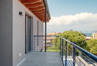 Residenza Puoti has Balcony rooms