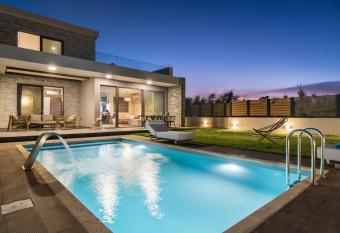 YasMyr Villas allows 18 year olds to book a room