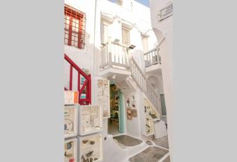 Traditional Myconian Studio in the heart of Chora has Balcony rooms