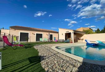 Chambre d h  te au pied du Ventoux allows 18 year olds to book a room