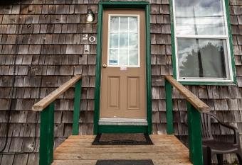Oceanside Ocean Front Cabins allows 18 year olds to book a room