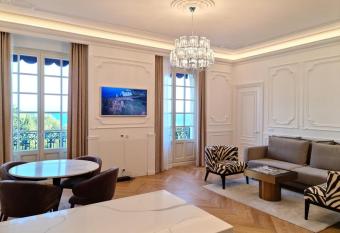 MAGNIFICENT APARTMENT EDEN RESIDENCE PLAGE MALA has Balcony rooms