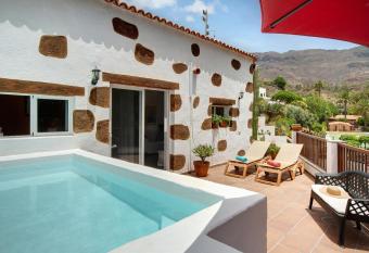 Holiday Cottage Santa Luc  a has Balcony rooms