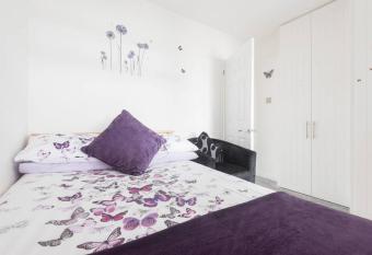 Mayberry Lodge allows 18 year olds to book a room