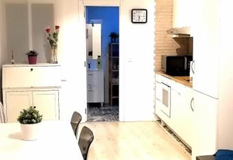 Precioso Apartamento frente del Mercado Central has Balcony rooms