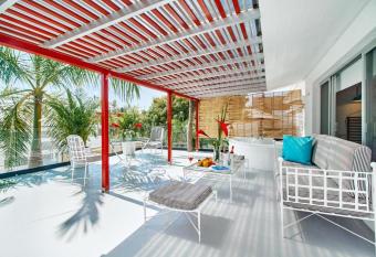 Hotel Casa de sal has rooms with a private hot tub