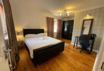 ASHMINA GUEST HOUSE with Free Onsite Parking allows 18 year olds to book a room