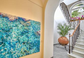 Casa Dani Capri has Balcony rooms