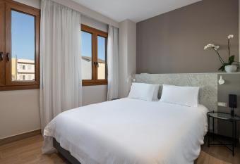 Al Daliani Minaret Rooms has Balcony rooms