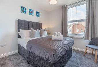 The Bull Inn- 3 Double Rooms with En-Suite and Air Conditioning allows 18 year olds to book a room