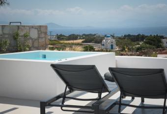 WHITE Brand New 1BD House with Jacuzzi in Isterni allows 18 year olds to book a room