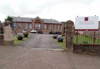 Grammar Lodge Guest House allows 18 year olds to book a room