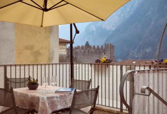 Appartamento Ania vista castello has Balcony rooms