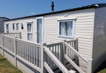 Sea Haven - 4 bedroom static near the beach has Balcony rooms