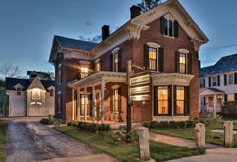 The Burrell House has Balcony rooms