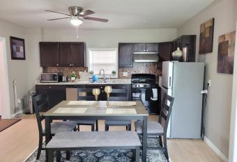 No Chores, 10min to downtown and 25min to Niagara Falls has Balcony rooms