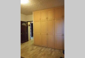 Departamento grande cerca de Civac allows 18 year olds to book a room