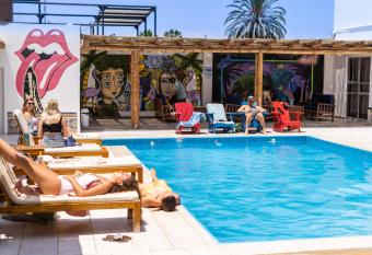 Viajero-Kokopelli Paracas Hostel allows 18 year olds to book a room