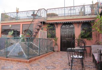 Sindi Sud has Smoking/Balcony rooms