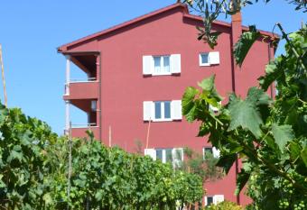 Apartments Ro  a has Balcony rooms