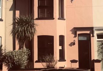 Suffolk pink house, Newmarket town centre has Balcony rooms