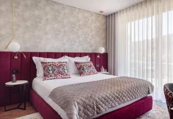 Quinta de Santo Ant  nio - Country House & Villas allows 18 year olds to book a room