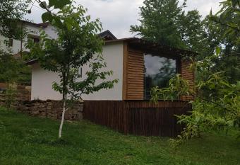 Lenilenii Bungalows has Balcony rooms