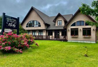 Auberge MicKy Inc allows 18 year olds to book a room