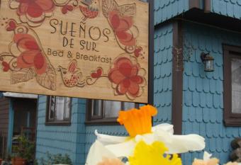 Sue  os de Sur B&B allows 18 year olds to book a room