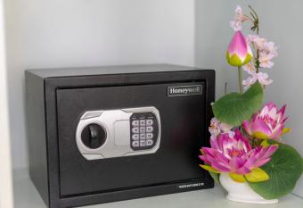 VIP Garden Villa and Pool H   i an has rooms with a private hot tub