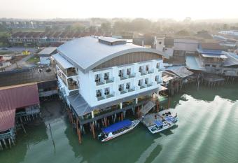 Hotel Le-Shore has Balcony rooms