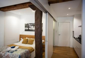 Baps Apartments has Balcony rooms