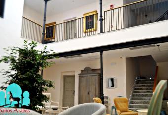 Hospeder  a Ba  os Arabes de C  rdoba Dos allows 18 year olds to book a room