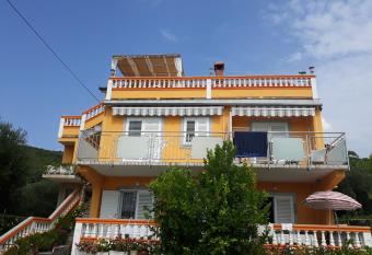 SUN apartment Rab has Balcony rooms