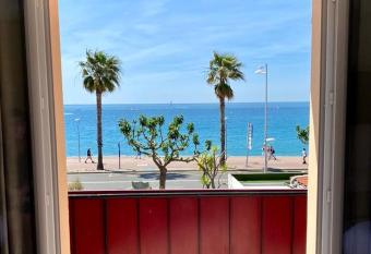 Maison de la Marine has Balcony rooms