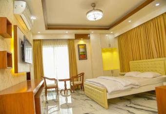 The Castle Inn has rooms with a private hot tub