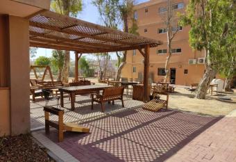 Hadass Desert Inn allows 18 year olds to book a room