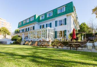 The Grove Hotel allows 18 year olds to book a room