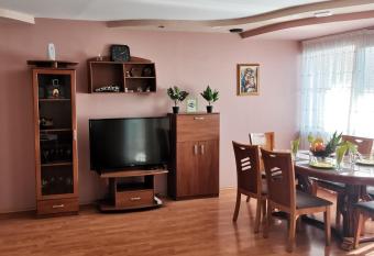 Central Apartment Targovishte has Balcony rooms