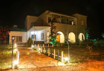 Yal  yan   Motel Restaurant has Balcony rooms