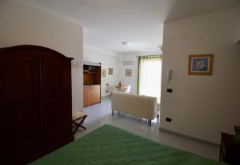 Salina has Balcony rooms