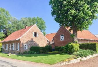 Aux 2 girouettes allows 18 year olds to book a room