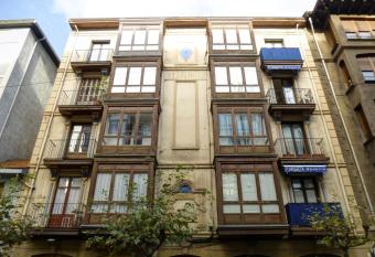 Pension Areeta allows 18 year olds to book a room