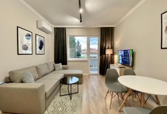 Stylish Top Centre Apartment for 4 guests has Balcony rooms