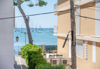 Talaia 1a has Balcony rooms