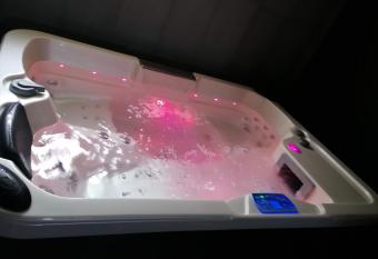 Chambre priv   chez Flo et Chris allows 18 year olds to book a room