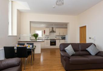 Waterview Deluxe Apartments allows 18 year olds to book a room