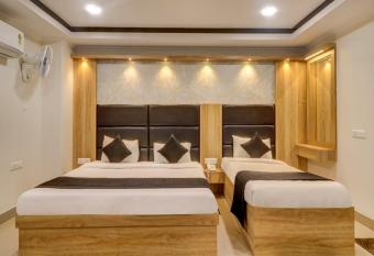 HOTEL DAKHA INTERNATIONAL - Karol Bagh, New Delhi has Balcony rooms