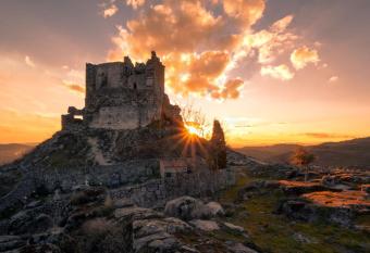 Restaurante & Hotel Rural El Mirador de Trevejo allows 18 year olds to book a room