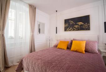 Apartment TRIXI MAKSIMIJAN allows 18 year olds to book a room